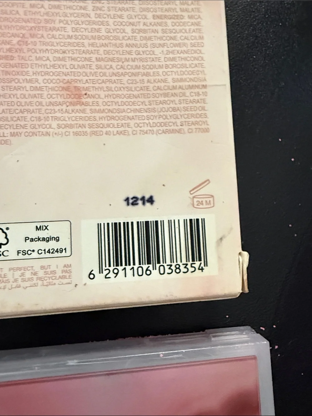 HUDA BEAUTY palette showcasing